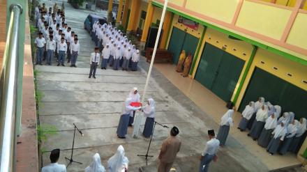 Upacara Hari Senin, SMK IT Al-Furqon di Tempat Baru